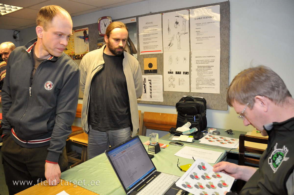 Elmet saab 3 tabamusega poolfinaali